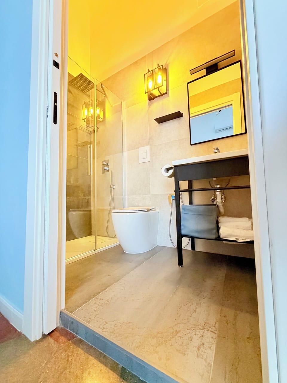 Comfort Room, Balcony, City View | Bathroom | Free toiletries, towels, soap, shampoo