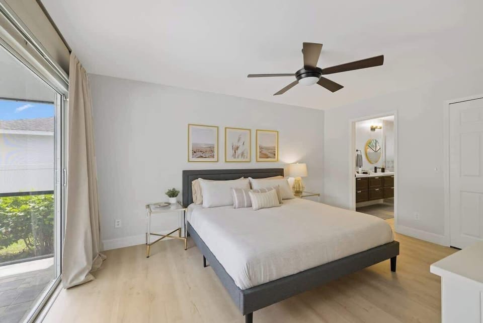 Master bed - memory foam king mattress