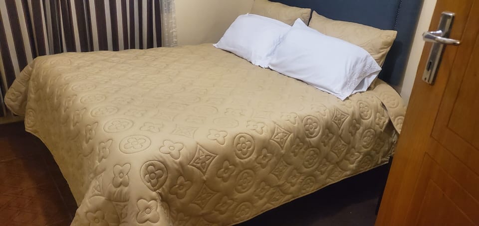 Double Room Single Use, Garden View | Iron/ironing board, free WiFi