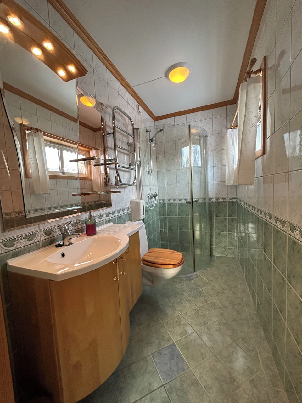Twin Room, Partial Ocean View | Bathroom | Shower, hair dryer, towels, shampoo