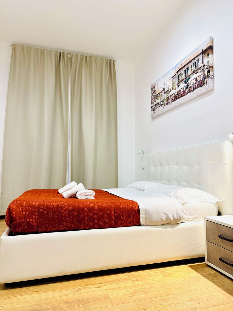 Comfort Double or Twin Room | Minibar, individually decorated, individually furnished, desk