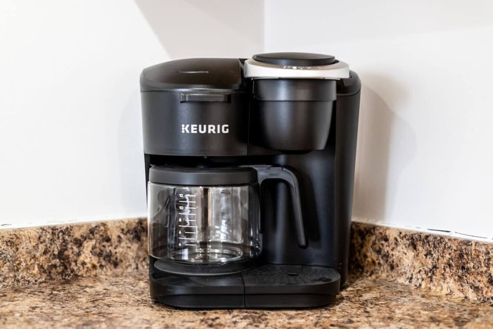 Dual kcup and drip coffee maker