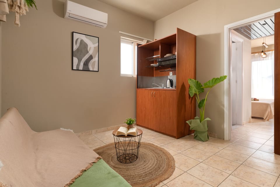 Deluxe Apartment | Living area | 32-inch Smart TV with cable channels, TV, Netflix