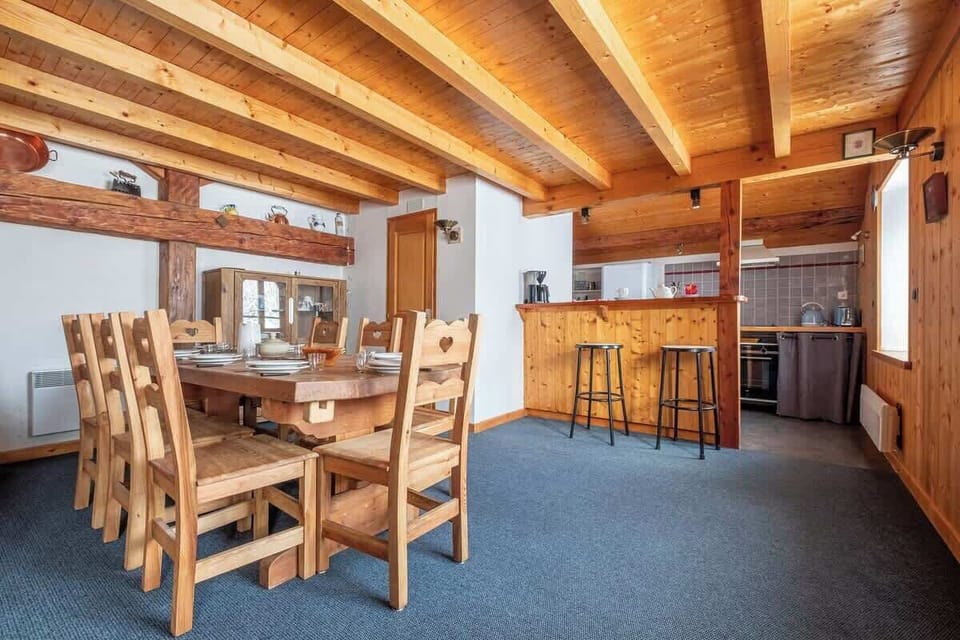 Living room, Eating area