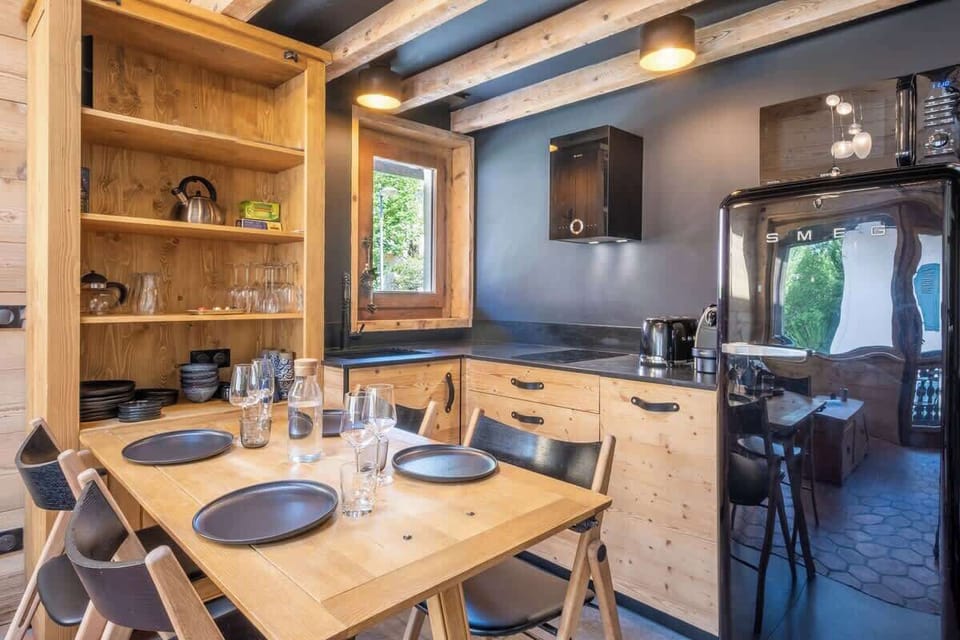 Eating area, Kitchen