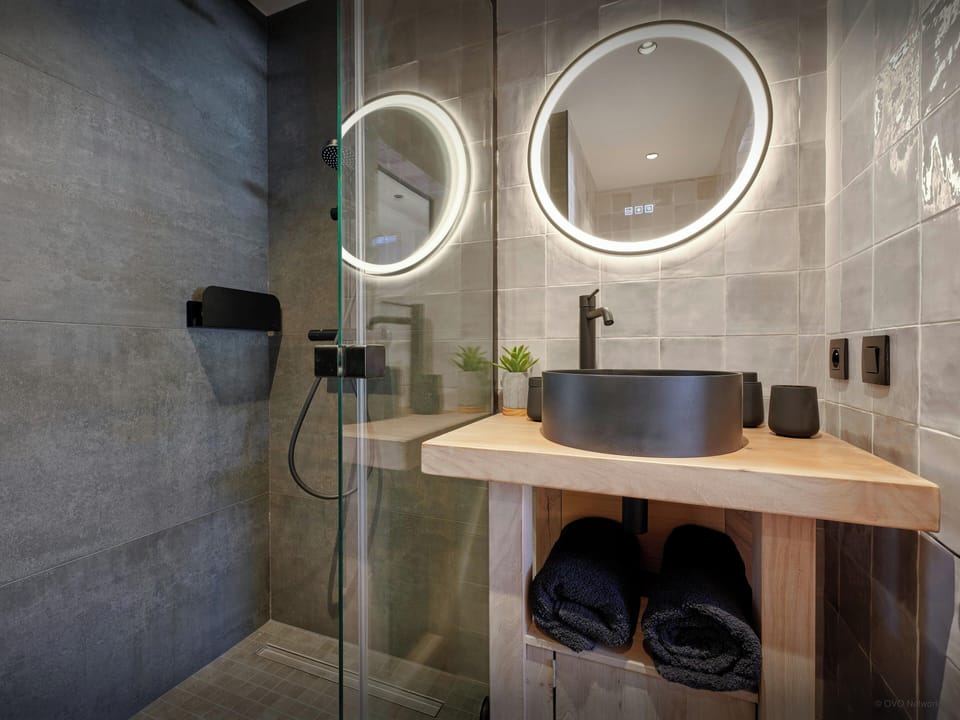 Bathroom - bedroom 2