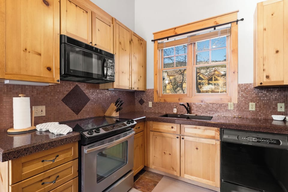 Studio (3 Bedrooms) | Property amenity