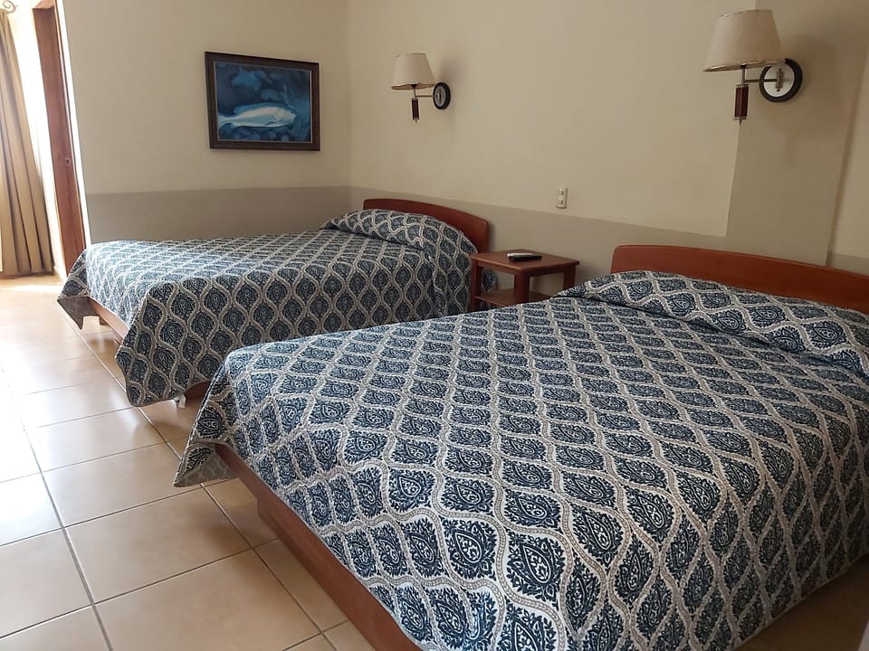 Comfort Double Room | Desk, laptop workspace, blackout drapes, WiFi (free)