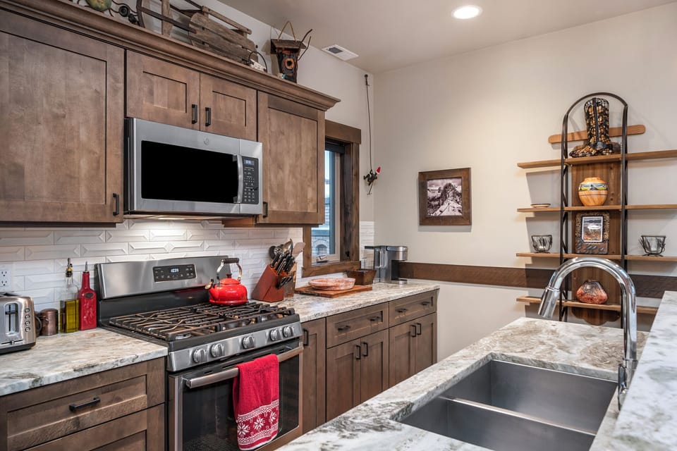 Cook on a Gas Stove Range | Main Level
