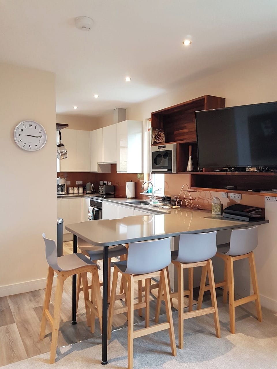 Apartment | Private kitchen | Fridge, microwave, oven, electric kettle