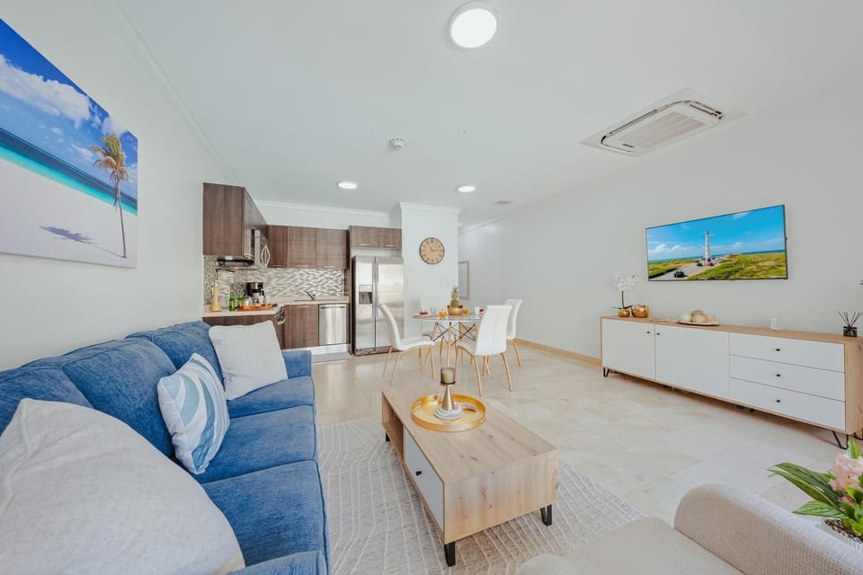 Elegant Palm Retreat ~ Mins to Beach ~ Pool & Gym! (36537)