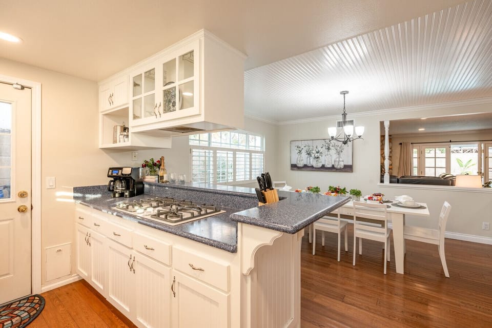 Designed for easy, comfortable stays, the kitchen has everything you need for simple breakfasts, family dinners, and late-night snacks between adventures. With plenty of counter space and thoughtful essentials, cooking at home feels effortless.