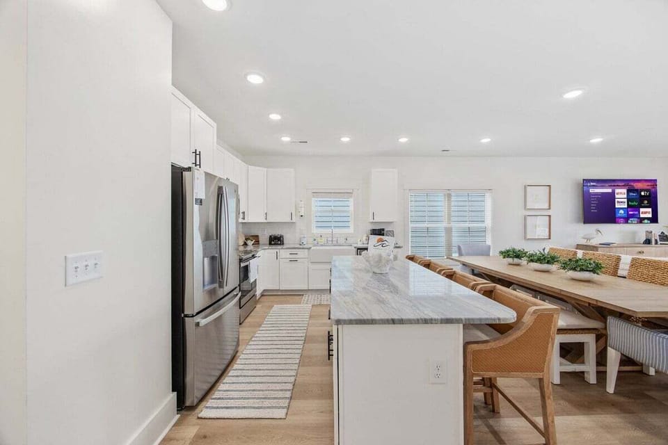 Bright and open with plenty of counter space—cooking here feels effortless and fun!
