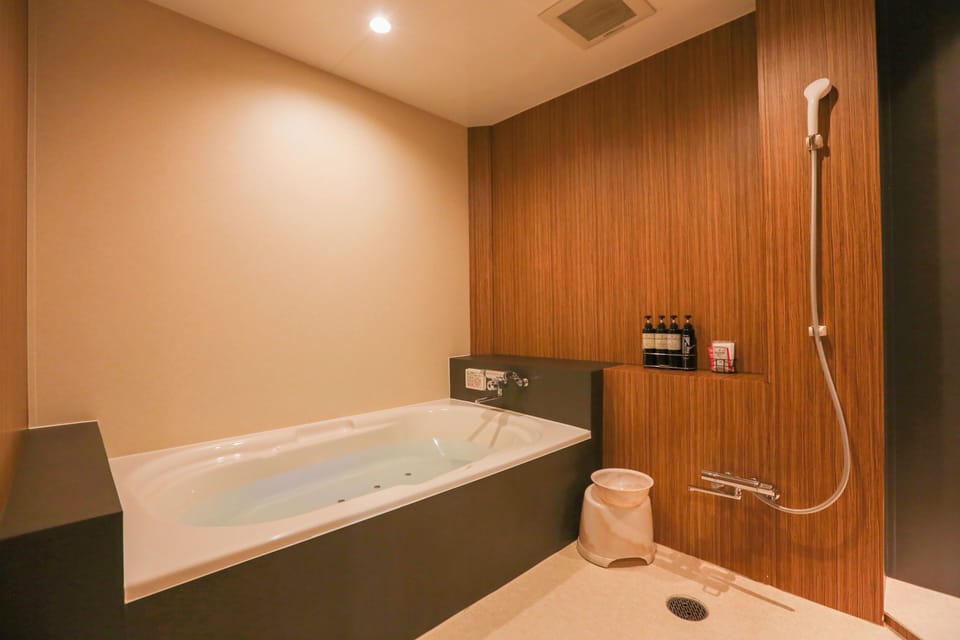 Basic Double Room, 1 Queen Bed, Smoking | Bathroom | Separate tub and shower, hair dryer, bathrobes, slippers