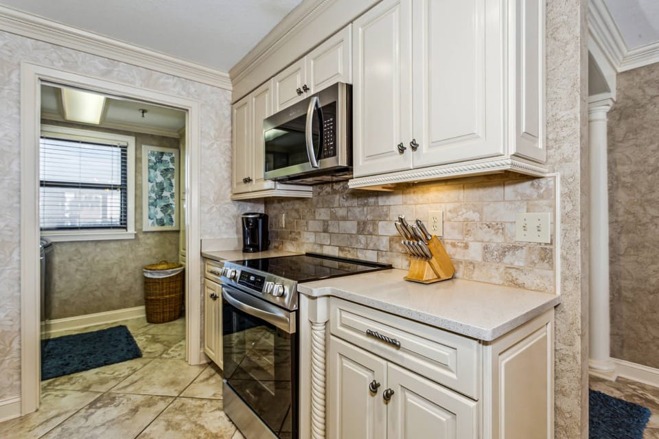 Lovely gourmet kitchen with updated stainless appliances