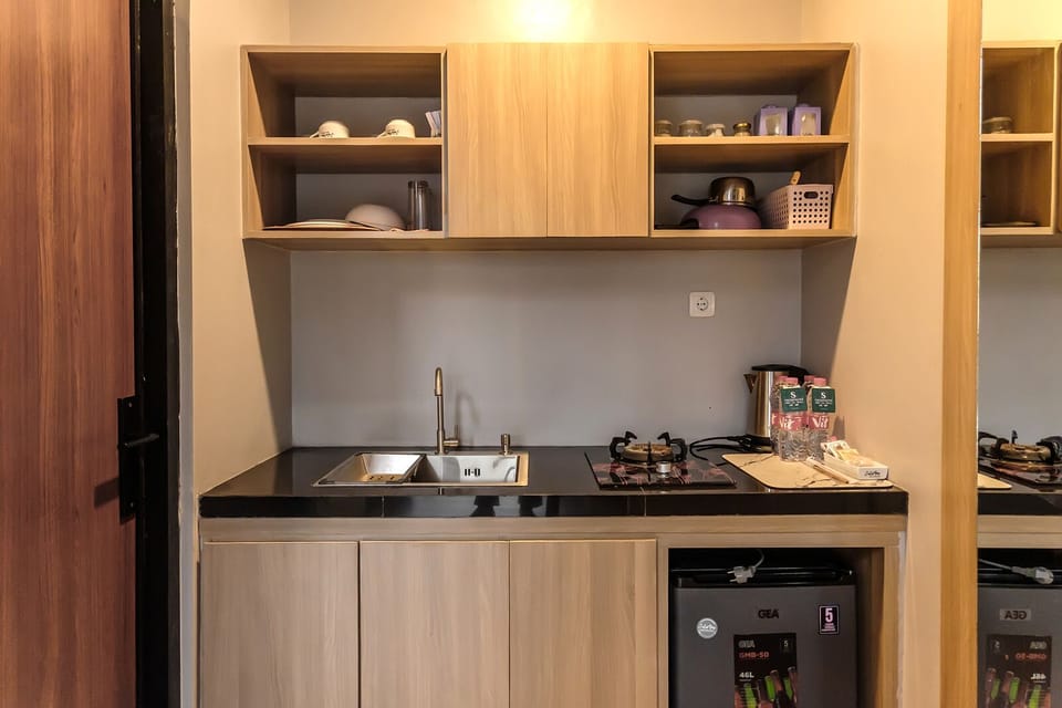 Basic Villa | Private kitchen | Mini-fridge, stovetop, electric kettle, cookware/dishes/utensils