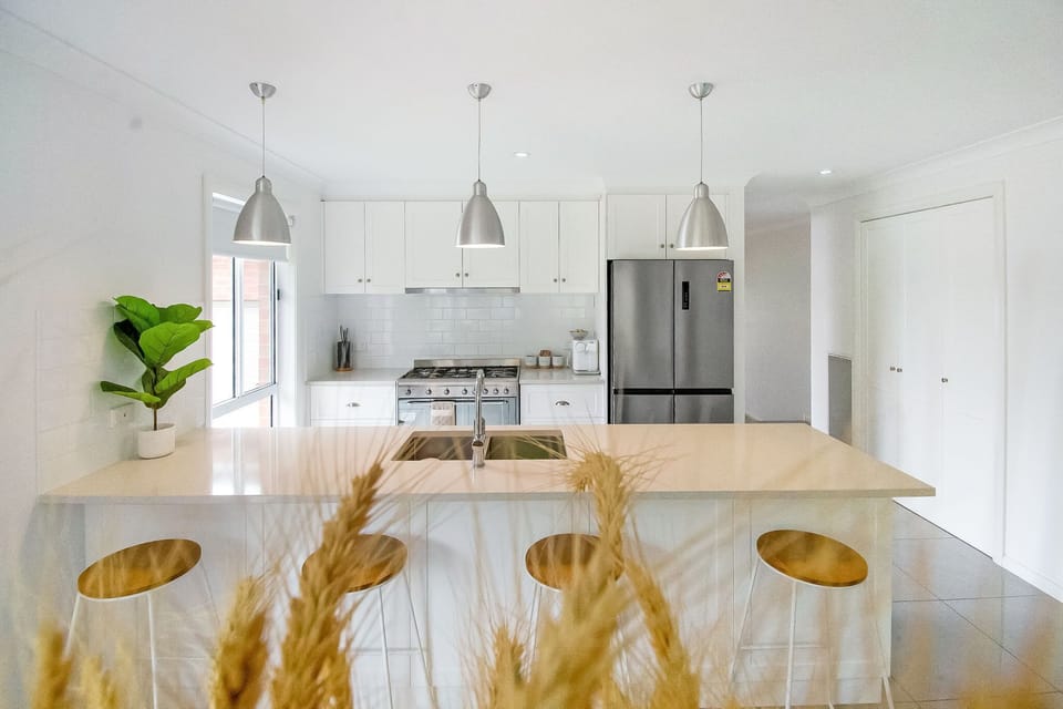 Kitchen - Breakfast bar + Coffee Machine