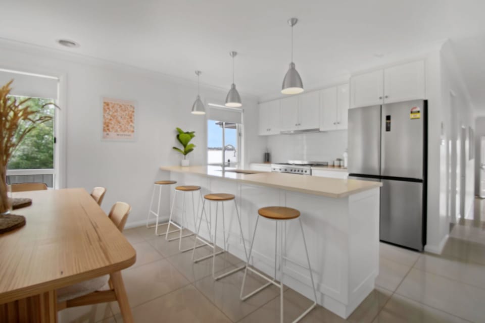 Kitchen - Breakfast bar + Coffee Machine