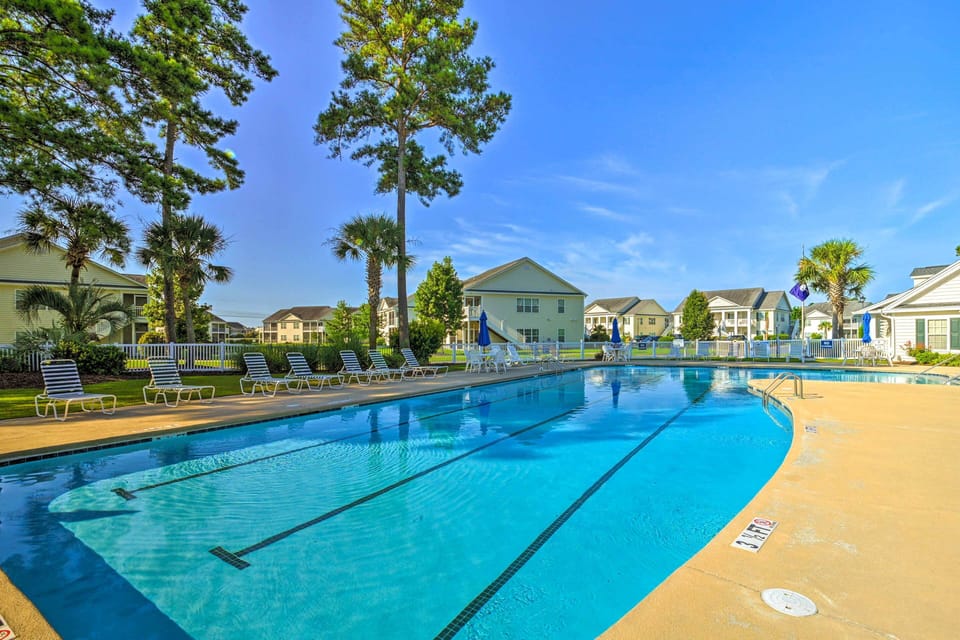 Windsor Green | Community Amenities | Outdoor Pool (Depth 2'-6')