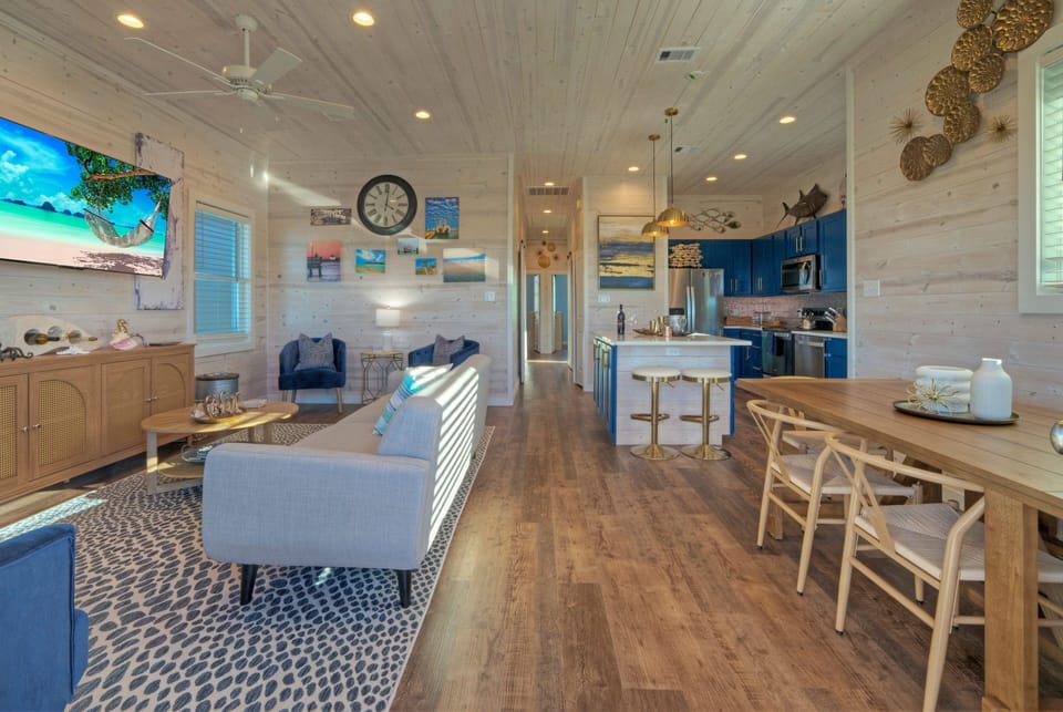 Chic design and an open layout make it easy for your group to connect.