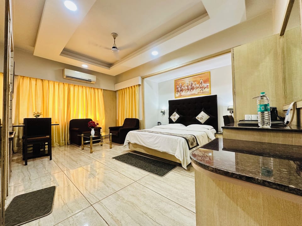 Executive Room | Blackout drapes, soundproofing, WiFi (free), bed sheets