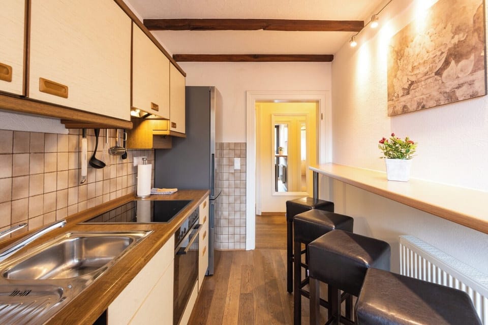 Fievet - Ferienwohnung | Private kitchen | Full-size fridge, oven, stovetop, dishwasher