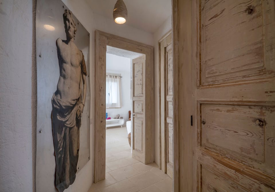 Beatrice Deluxe, vista piscina | 1 bedroom, premium bedding, in-room safe, blackout drapes