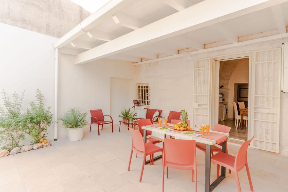 Furniture, Flooring, Interior Design, Floor, Table, Chair, Ceiling, Kitchen & Dining Room Table, Flowerpot, Houseplant