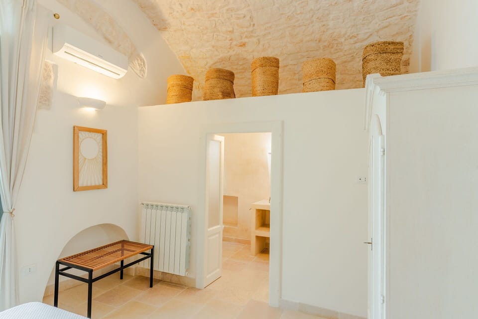 Wall, Interior Design, Wood, Ceiling, Flooring, Floor, Furniture, Lighting, Room, Home