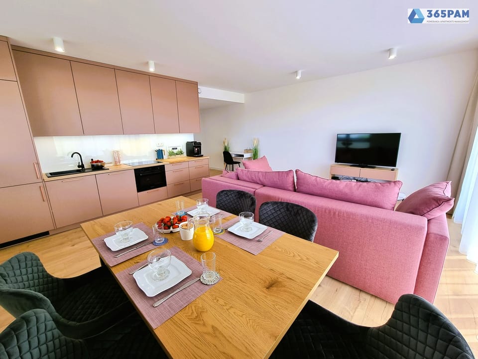 Comfort Apartment, Garden View | Private kitchen | Fridge, stovetop, coffee/tea maker, electric kettle