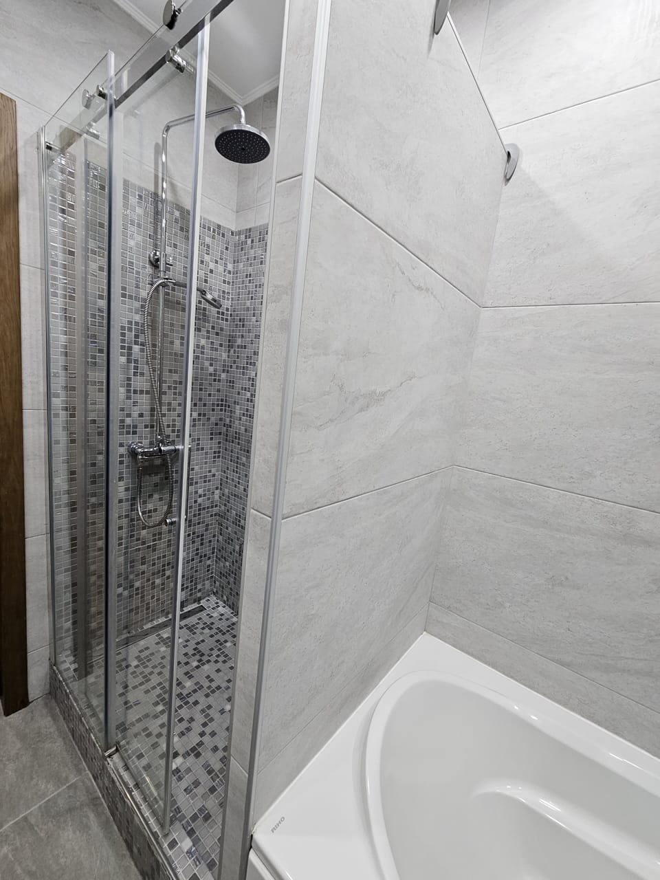 Deluxe Studio Suite | Bathroom | Hair dryer, slippers, towels, soap