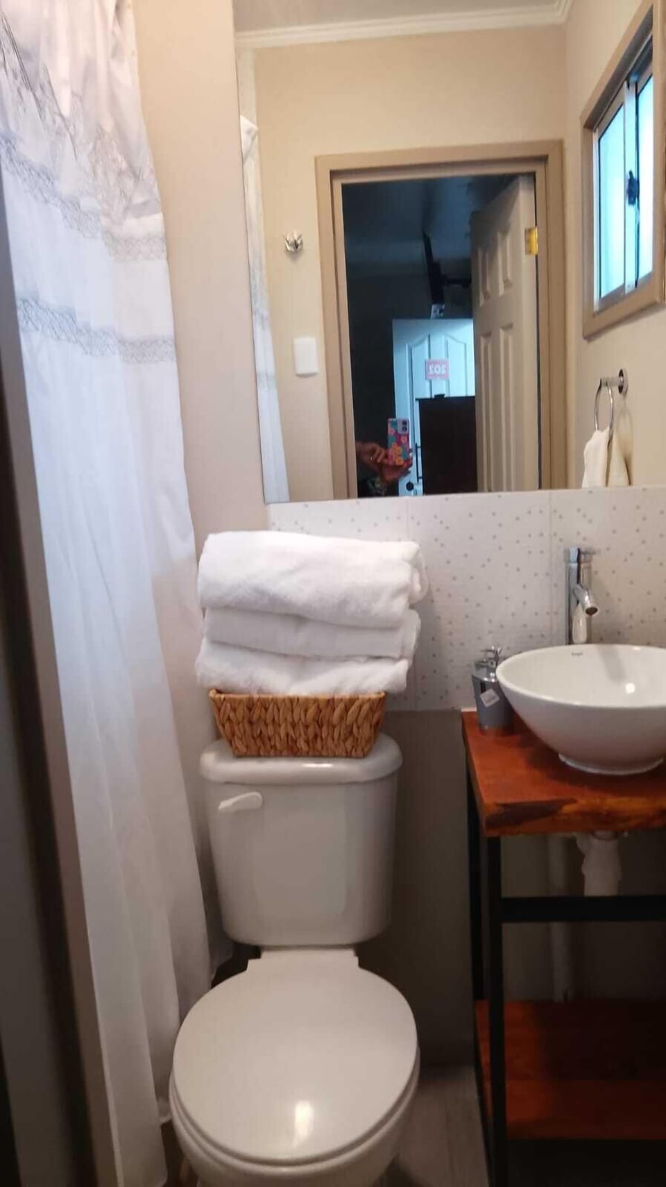 Towels, soap, shampoo, toilet paper