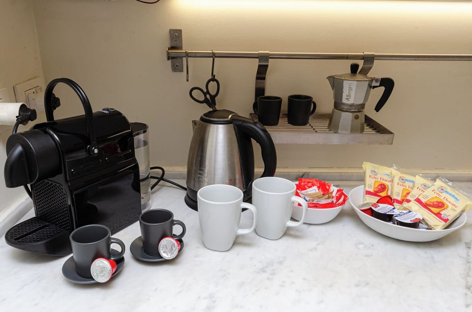 Apartment, Courtyard View | Private kitchen | Full-size fridge, microwave, oven, stovetop