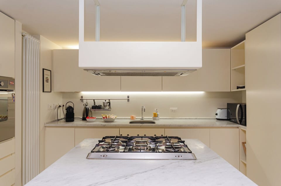 Apartment, Courtyard View | Private kitchen | Full-size fridge, microwave, oven, stovetop