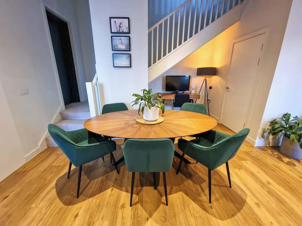 Check yourself in with ease via the secure lockbox and step into a bright, beautifully styled home