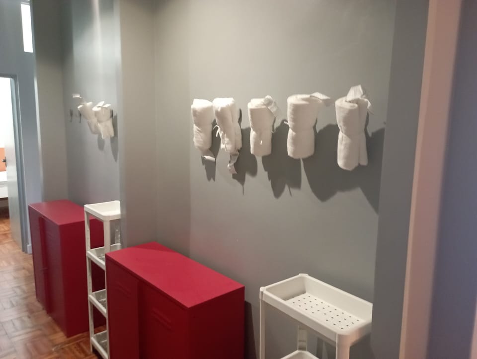 HOME CARRICHE Bed and Breakfast in Lisbon