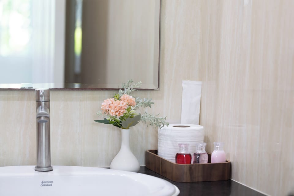 Family Villa | Bathroom | Shower, free toiletries, hair dryer, bathrobes