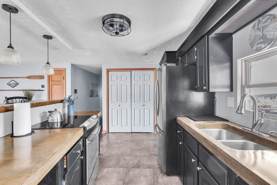 House, 4 Bedrooms | Private kitchen | Coffee/tea maker, fridge, oven, toaster