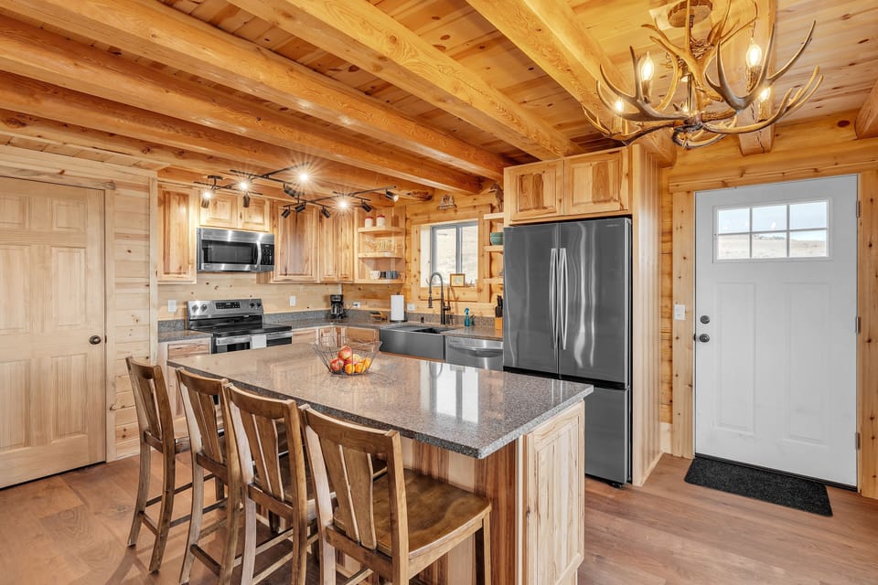 Cabin, 3 Bedrooms | Private kitchen | Coffee/tea maker, fridge, oven, toaster