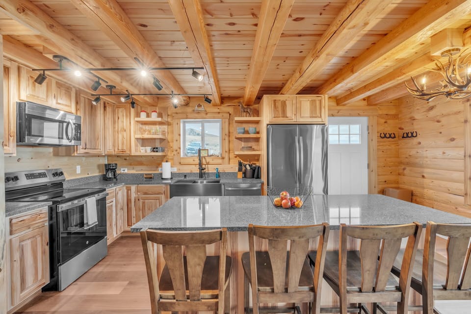 Cabin, 3 Bedrooms | Private kitchen | Coffee/tea maker, fridge, oven, toaster