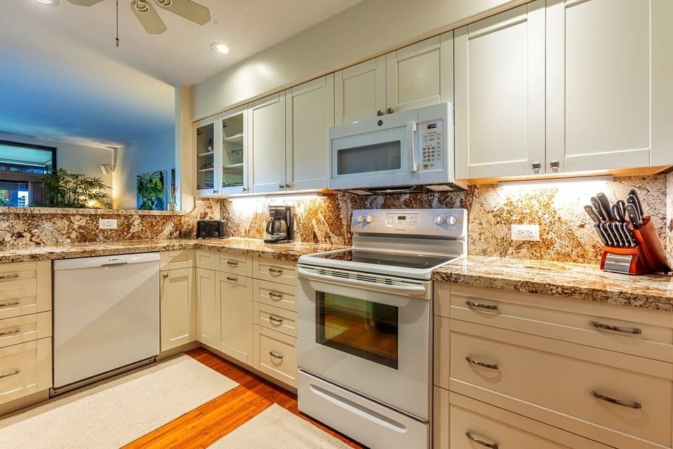 Condo, 2 Bedrooms | Private kitchen | Coffee/tea maker, fridge, oven, stovetop