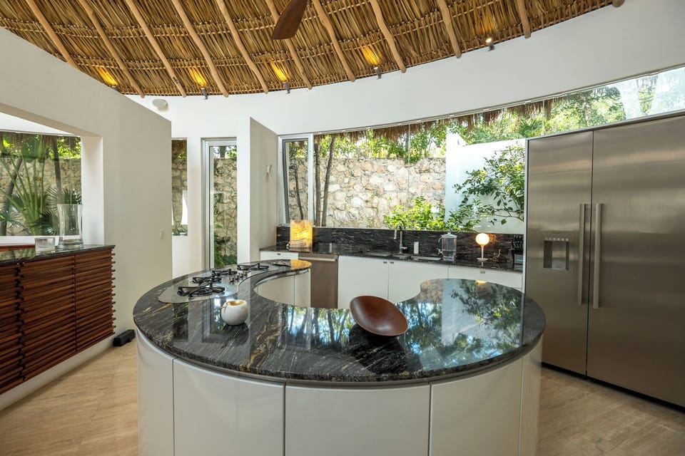 Kitchen with breakfast bar