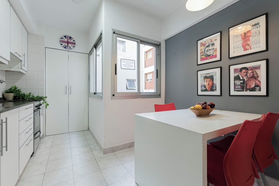 Apartment, 3 Bedrooms | Private kitchen | Microwave, oven, stovetop, cookware/dishes/utensils