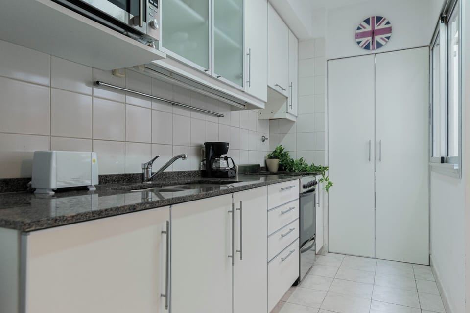 Apartment, 3 Bedrooms | Private kitchen | Microwave, oven, stovetop, cookware/dishes/utensils