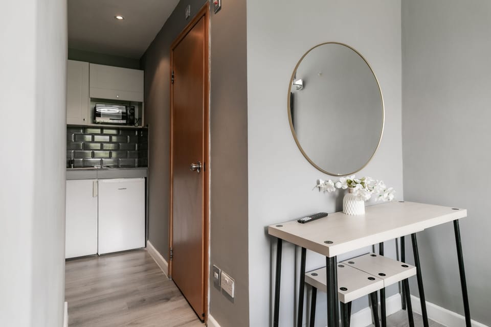 Standard Apartment, Private Bathroom | Iron/ironing board