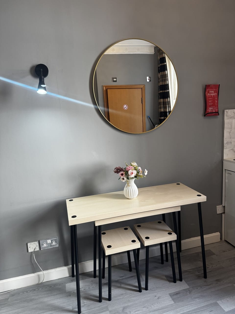 Iron/ironing board