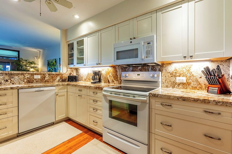 Fully equipped kitchen.