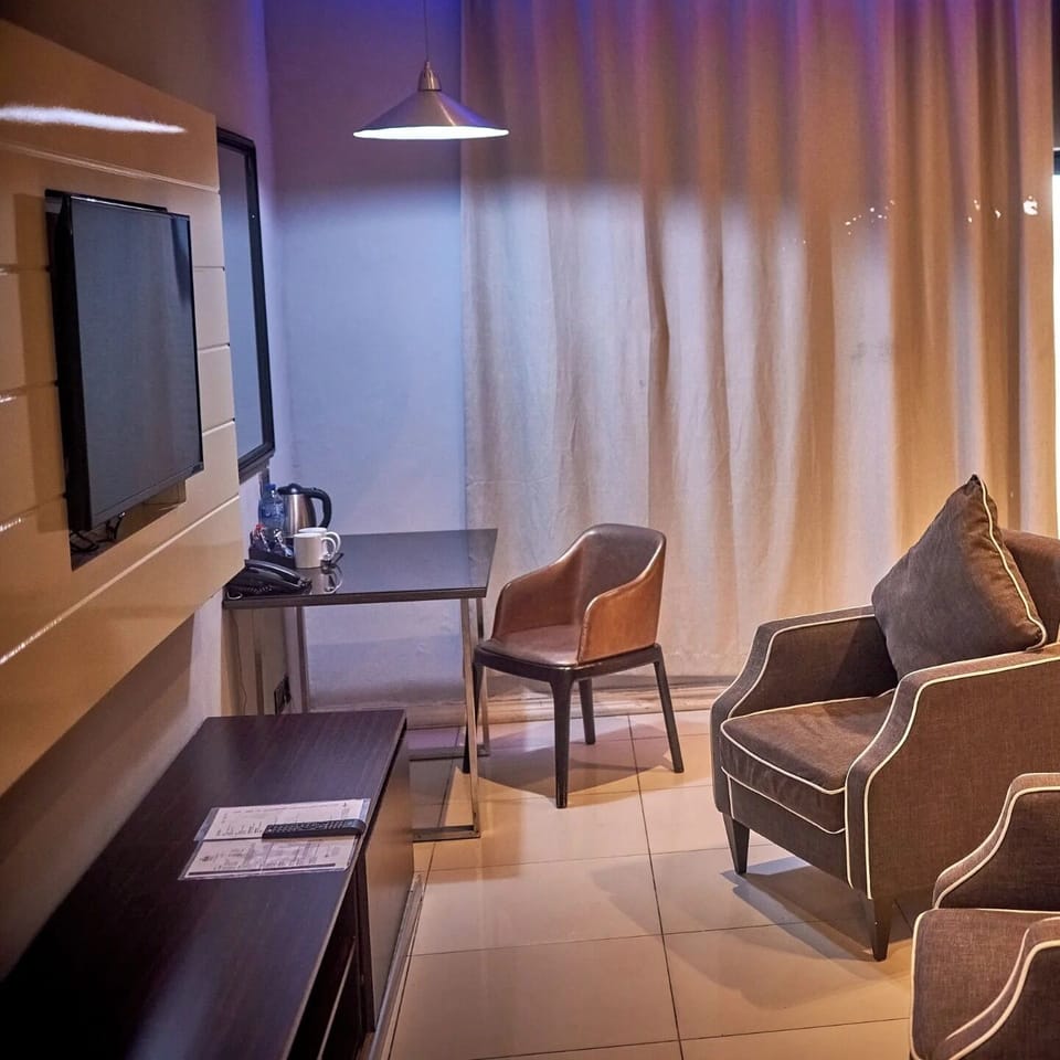 Junior Room, Balcony, City View | Living area