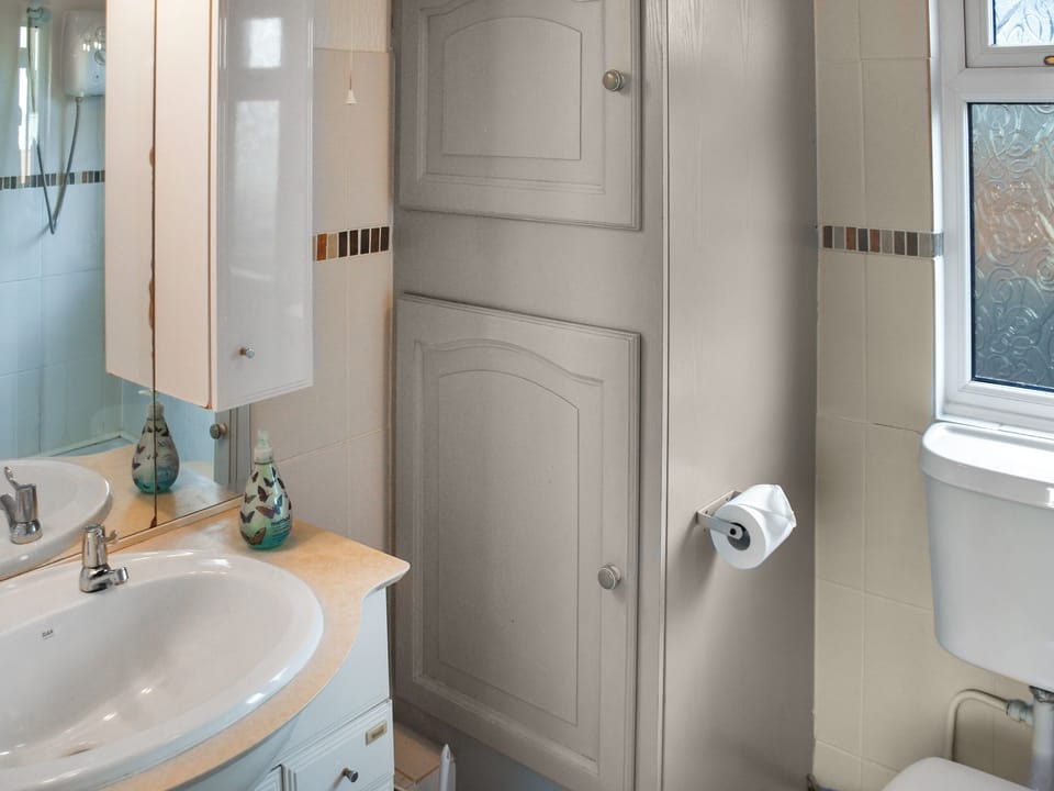 Bathroom | Rainbow&rsquo;s End, Brundall