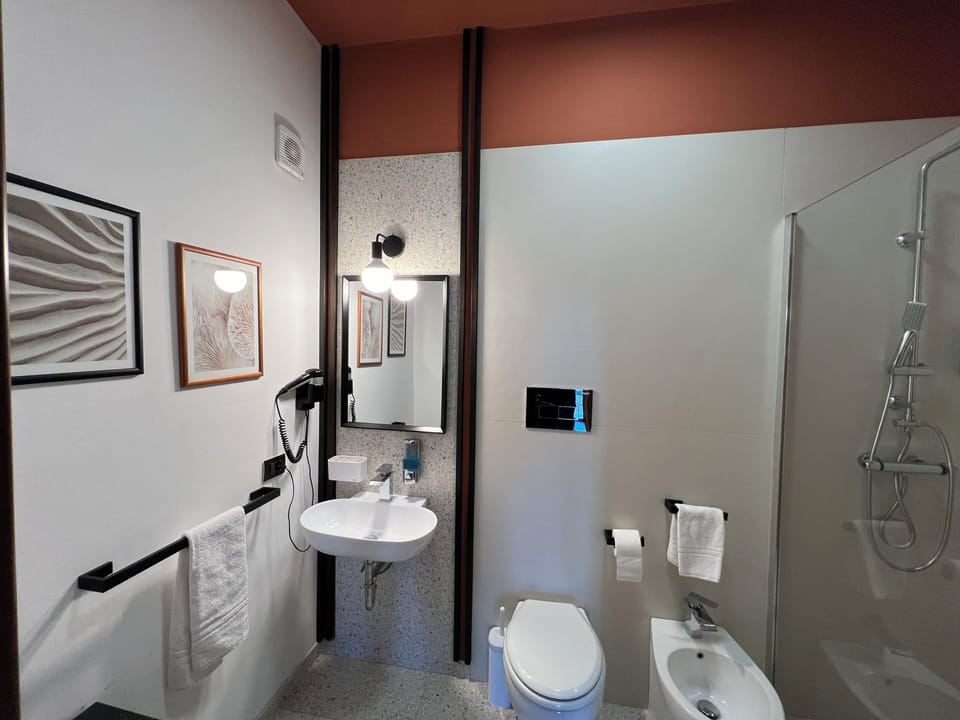 Economy Room, Garden View | Bathroom | Shower, free toiletries, hair dryer, towels